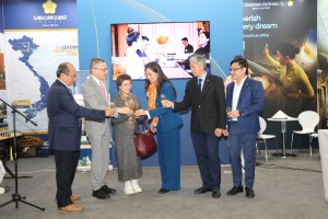 VIETNAM AIRLINES TRI ÂN ĐỐI TÁC TẠI HỘI CHỢ DU LỊCH QUỐC TẾ ITB